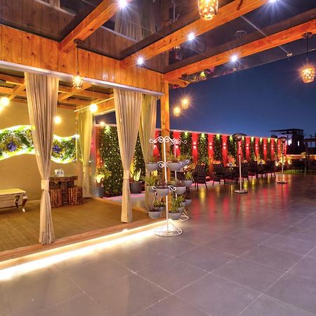 Newly Built Gold The Royal With Rooftop Restaurant - 2Mins Walk From New Delhi Rail Station & 5Mins From Connaught Place Eksteriør bilde