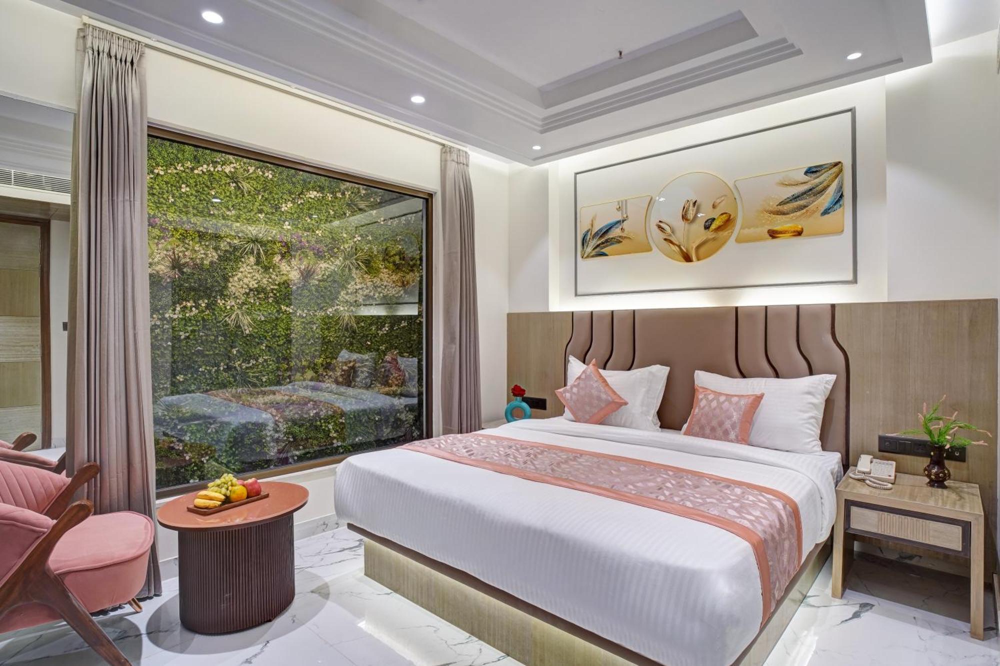 Newly Built Gold The Royal With Rooftop Restaurant - 2Mins Walk From New Delhi Rail Station & 5Mins From Connaught Place Eksteriør bilde