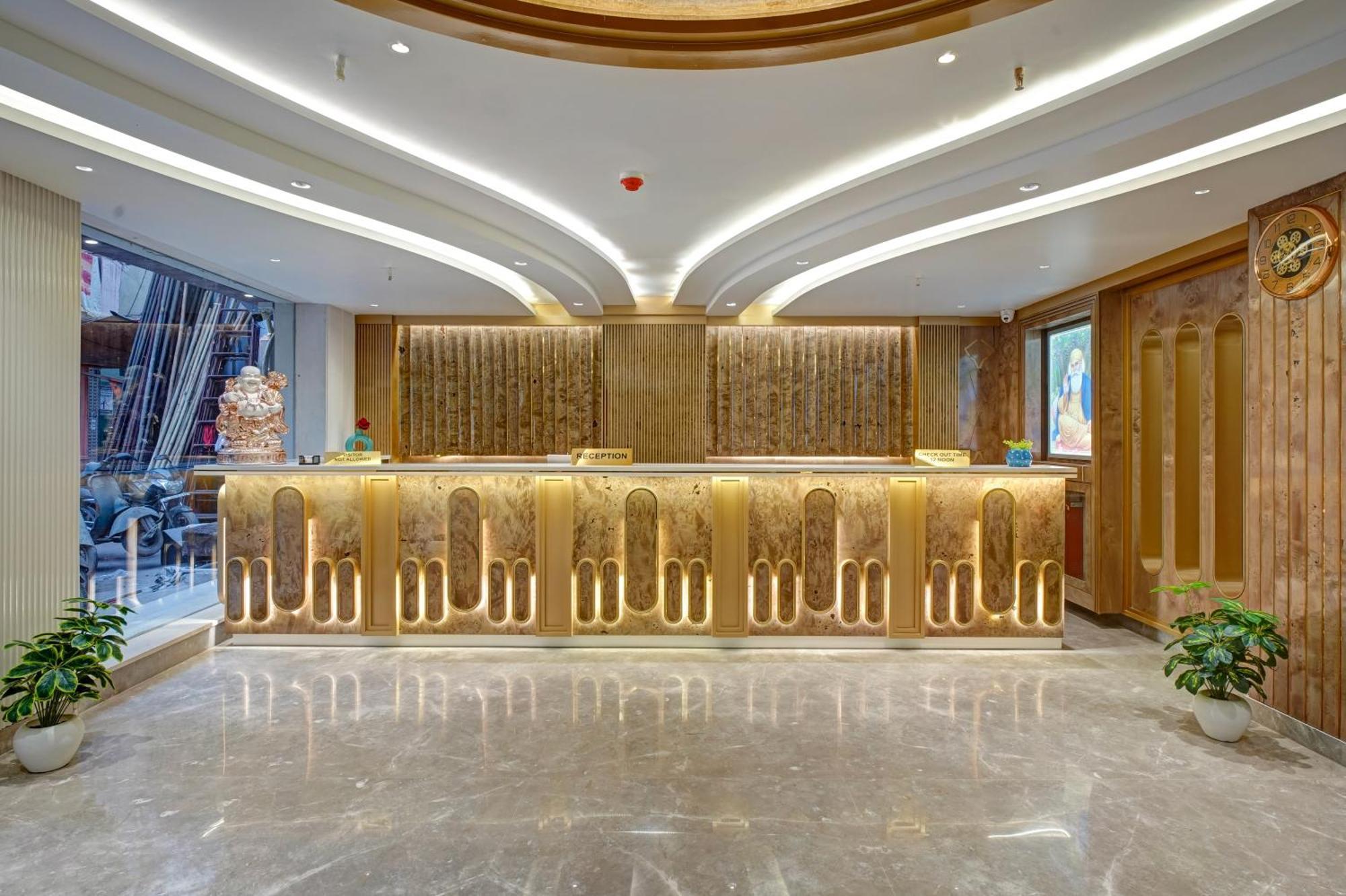 Newly Built Gold The Royal With Rooftop Restaurant - 2Mins Walk From New Delhi Rail Station & 5Mins From Connaught Place Eksteriør bilde