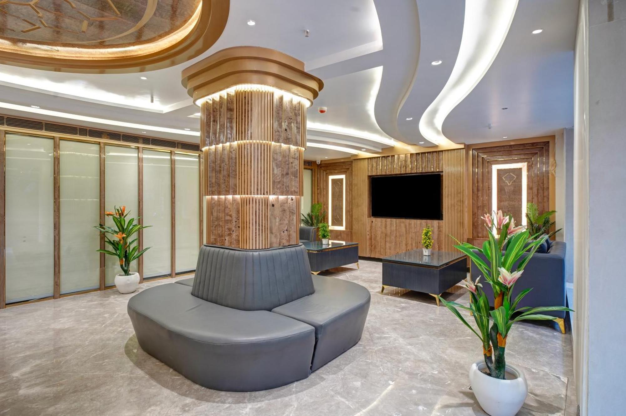 Newly Built Gold The Royal With Rooftop Restaurant - 2Mins Walk From New Delhi Rail Station & 5Mins From Connaught Place Eksteriør bilde
