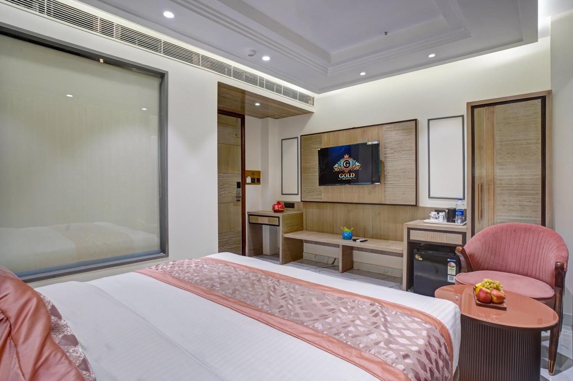 Newly Built Gold The Royal With Rooftop Restaurant - 2Mins Walk From New Delhi Rail Station & 5Mins From Connaught Place Eksteriør bilde