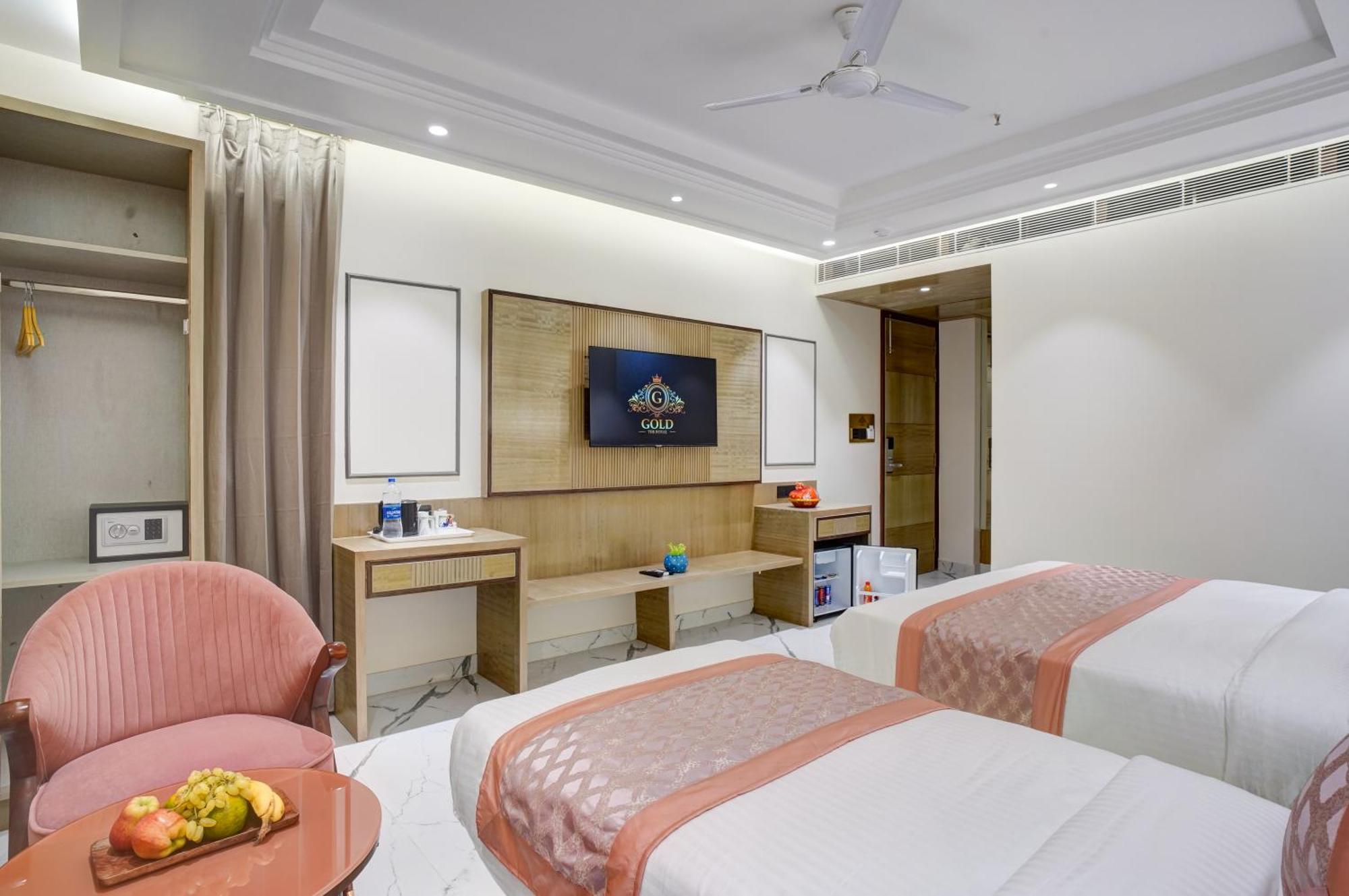 Newly Built Gold The Royal With Rooftop Restaurant - 2Mins Walk From New Delhi Rail Station & 5Mins From Connaught Place Eksteriør bilde