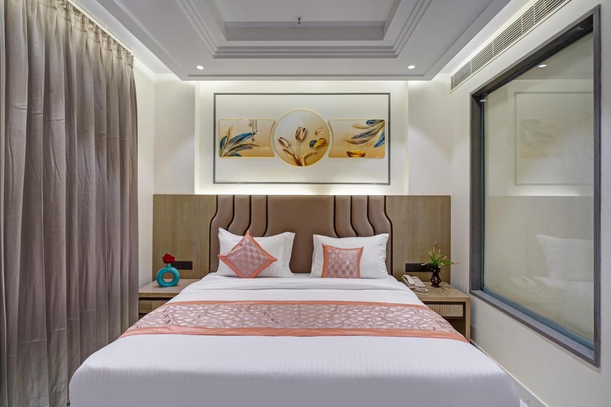 Newly Built Gold The Royal With Rooftop Restaurant - 2Mins Walk From New Delhi Rail Station & 5Mins From Connaught Place Eksteriør bilde