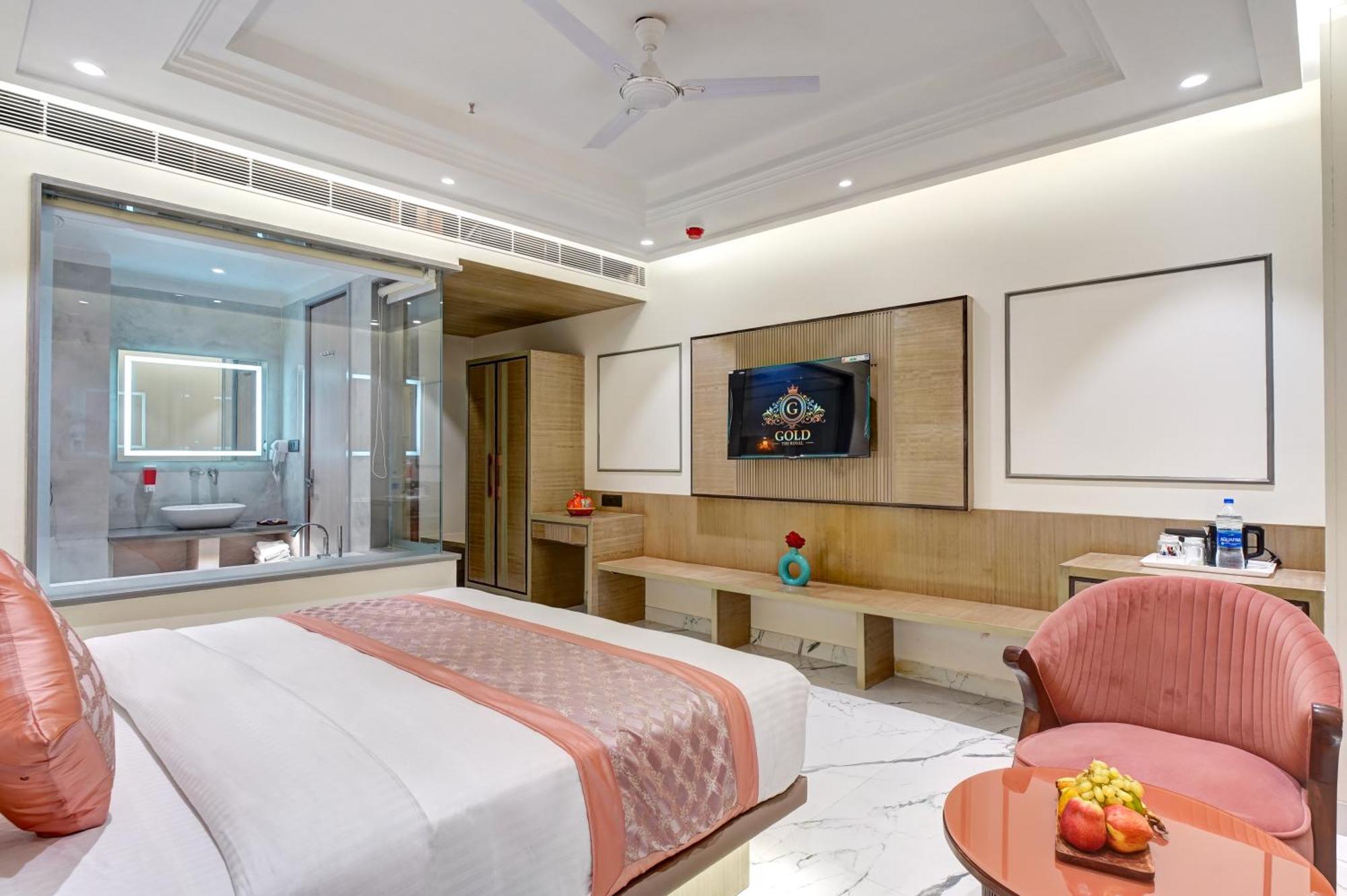 Newly Built Gold The Royal With Rooftop Restaurant - 2Mins Walk From New Delhi Rail Station & 5Mins From Connaught Place Eksteriør bilde