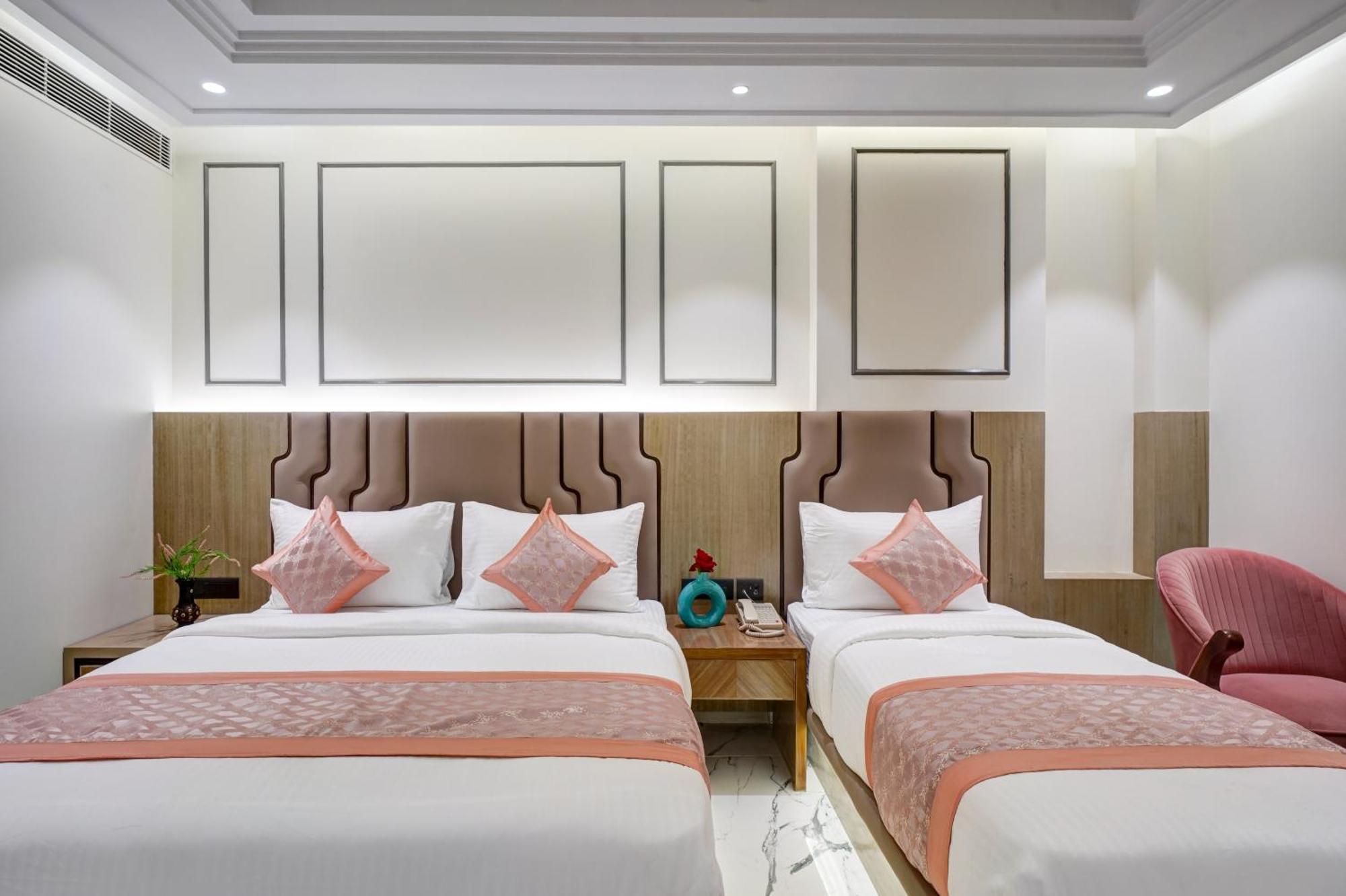 Newly Built Gold The Royal With Rooftop Restaurant - 2Mins Walk From New Delhi Rail Station & 5Mins From Connaught Place Eksteriør bilde