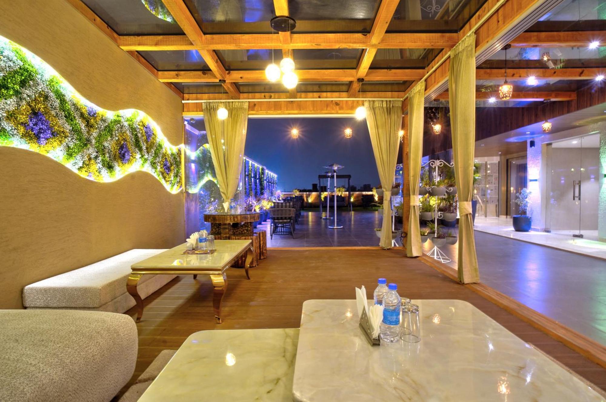 Newly Built Gold The Royal With Rooftop Restaurant - 2Mins Walk From New Delhi Rail Station & 5Mins From Connaught Place Eksteriør bilde