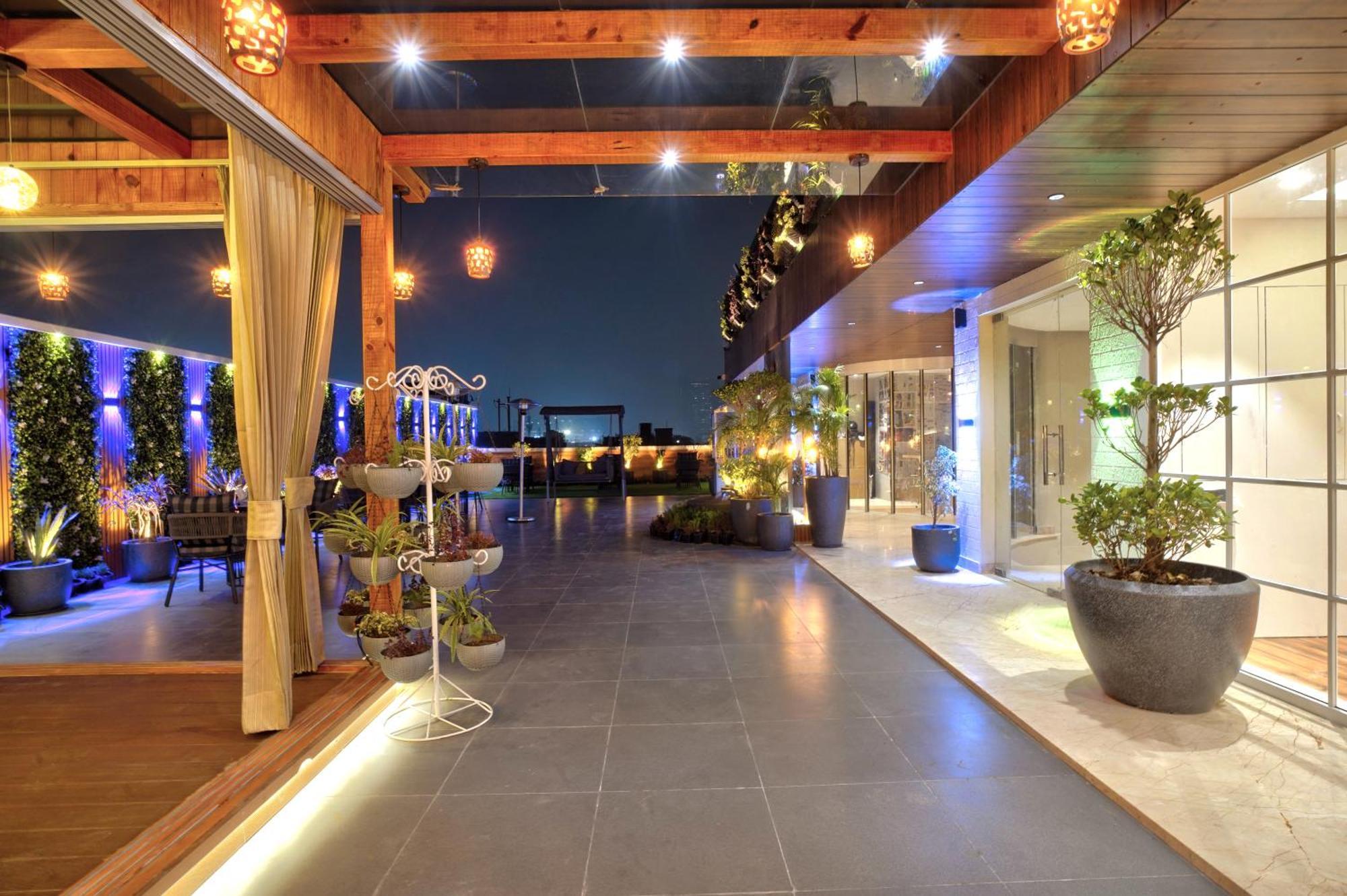 Newly Built Gold The Royal With Rooftop Restaurant - 2Mins Walk From New Delhi Rail Station & 5Mins From Connaught Place Eksteriør bilde