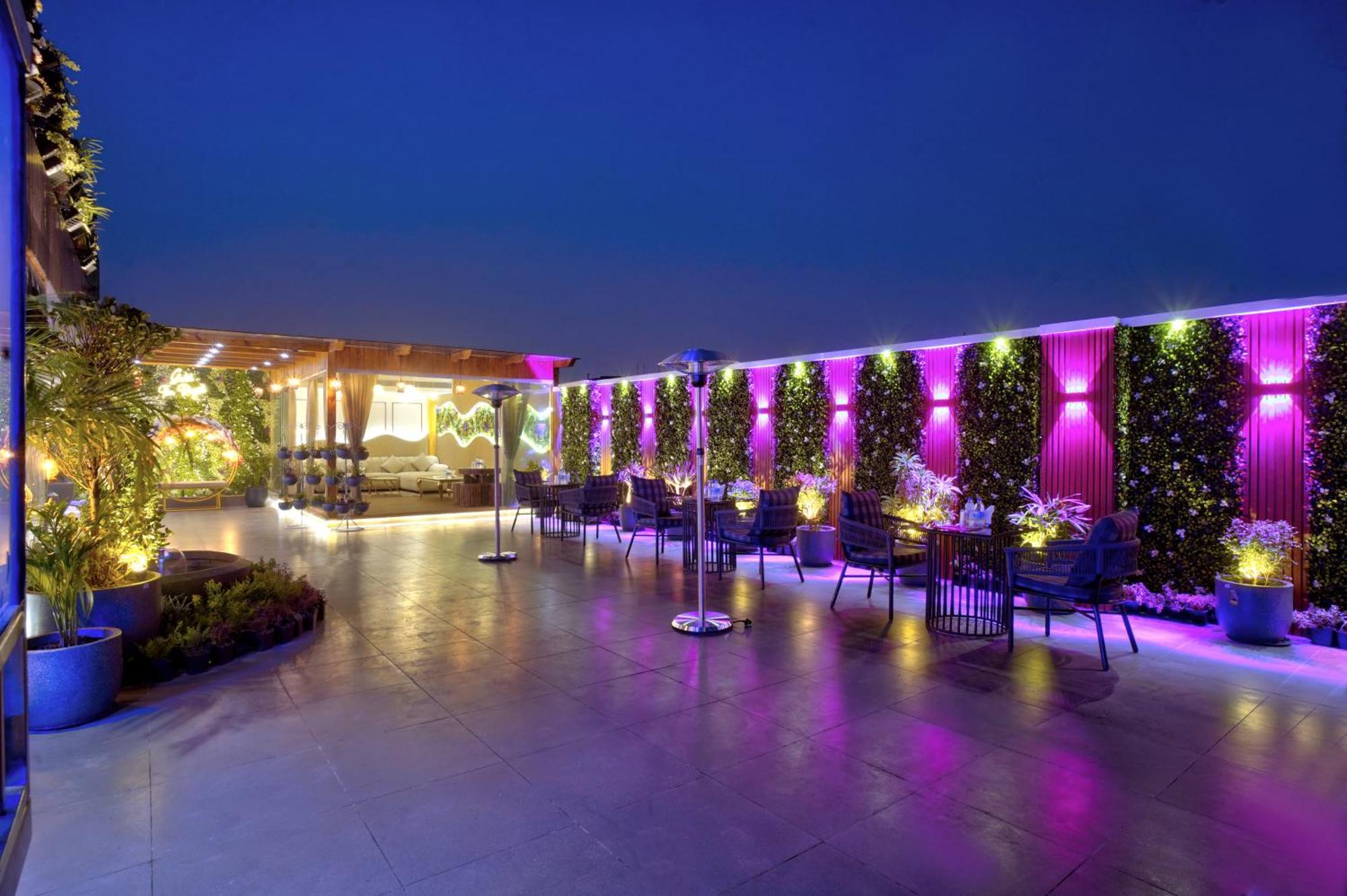 Newly Built Gold The Royal With Rooftop Restaurant - 2Mins Walk From New Delhi Rail Station & 5Mins From Connaught Place Eksteriør bilde