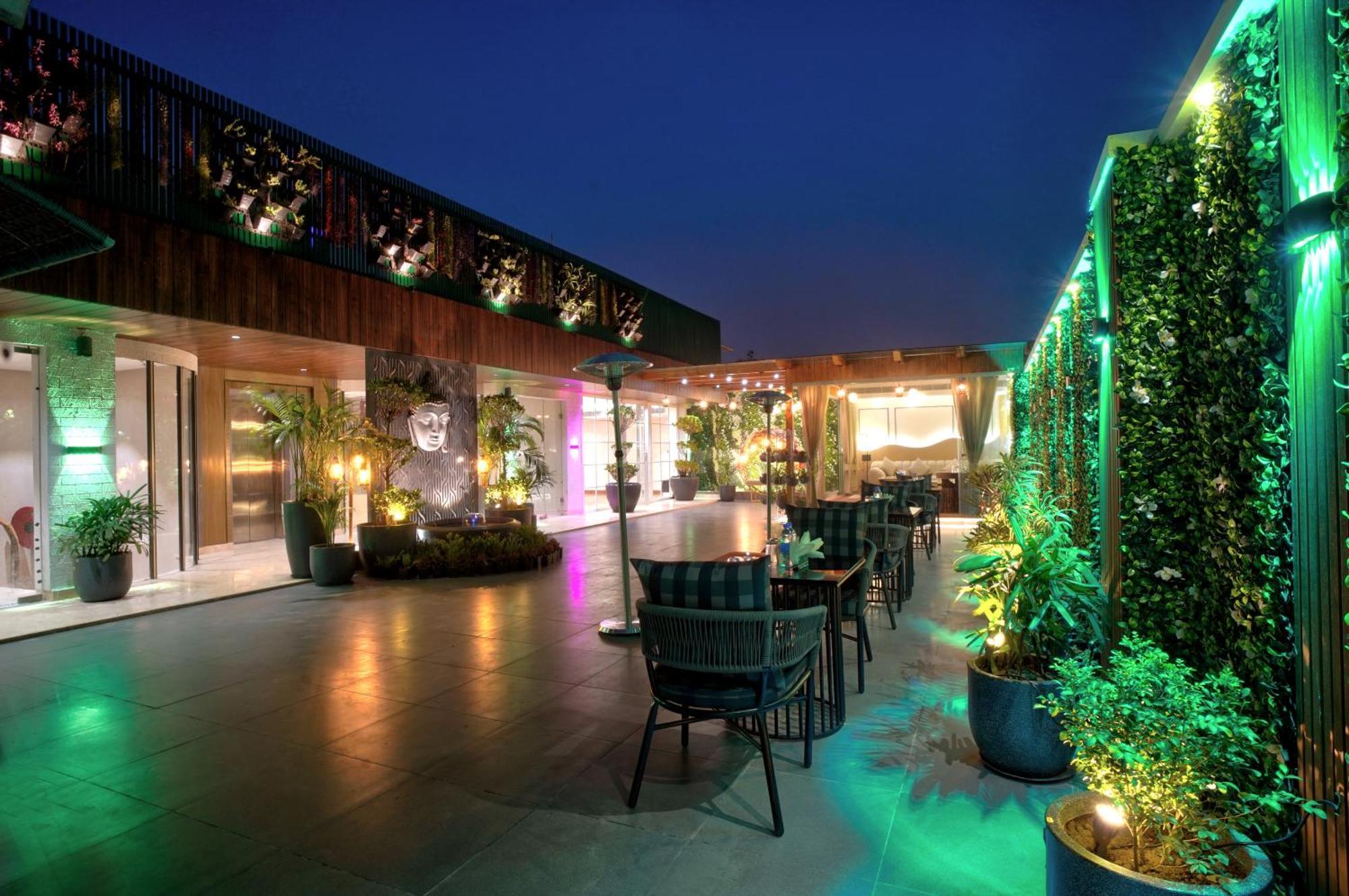 Newly Built Gold The Royal With Rooftop Restaurant - 2Mins Walk From New Delhi Rail Station & 5Mins From Connaught Place Eksteriør bilde