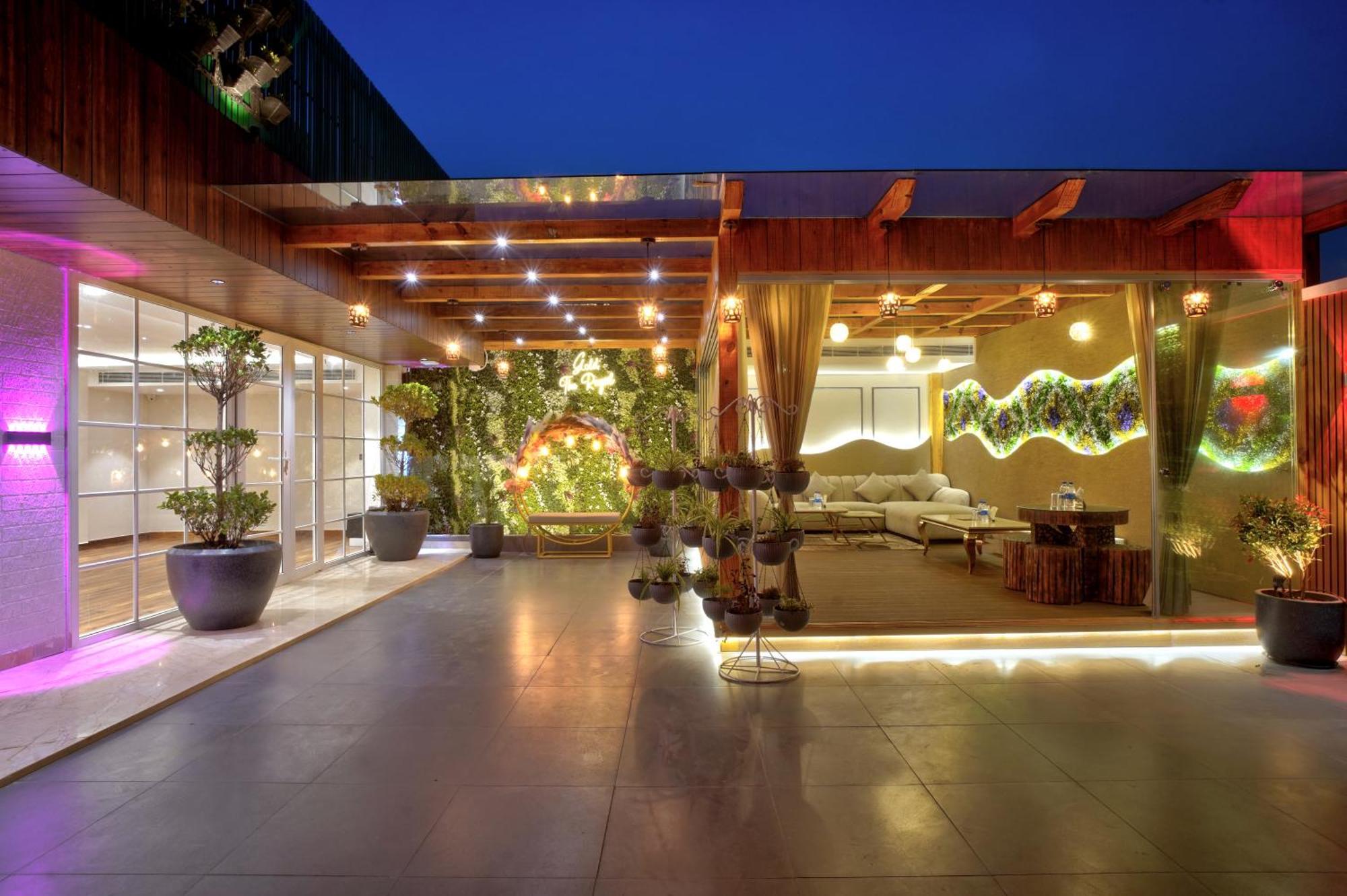 Newly Built Gold The Royal With Rooftop Restaurant - 2Mins Walk From New Delhi Rail Station & 5Mins From Connaught Place Eksteriør bilde