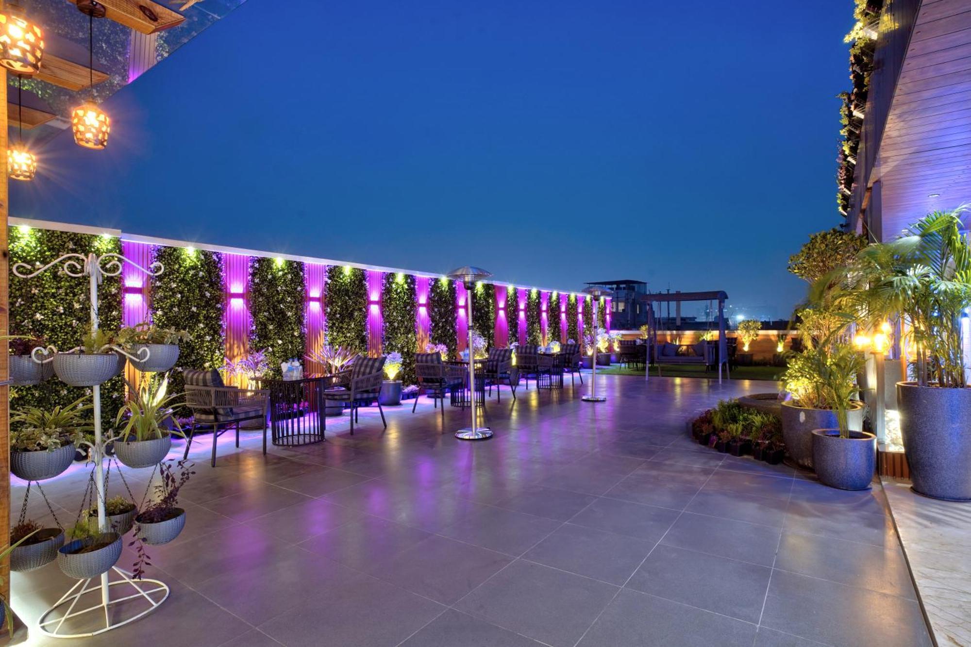Newly Built Gold The Royal With Rooftop Restaurant - 2Mins Walk From New Delhi Rail Station & 5Mins From Connaught Place Eksteriør bilde