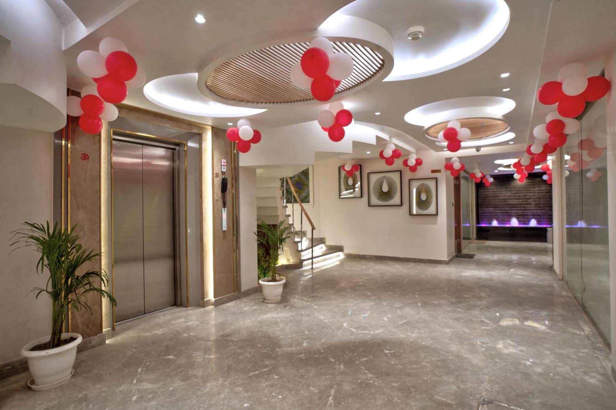 Newly Built Gold The Royal With Rooftop Restaurant - 2Mins Walk From New Delhi Rail Station & 5Mins From Connaught Place Eksteriør bilde