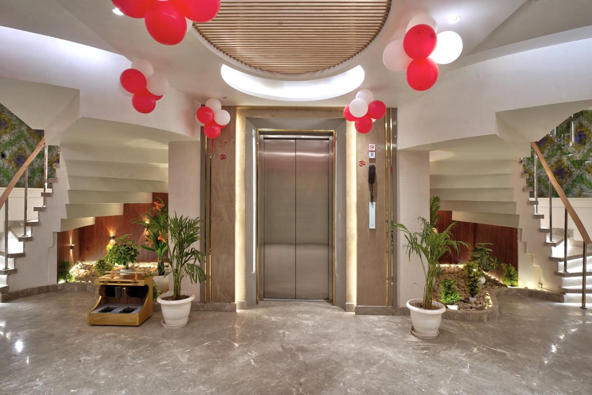 Newly Built Gold The Royal With Rooftop Restaurant - 2Mins Walk From New Delhi Rail Station & 5Mins From Connaught Place Eksteriør bilde