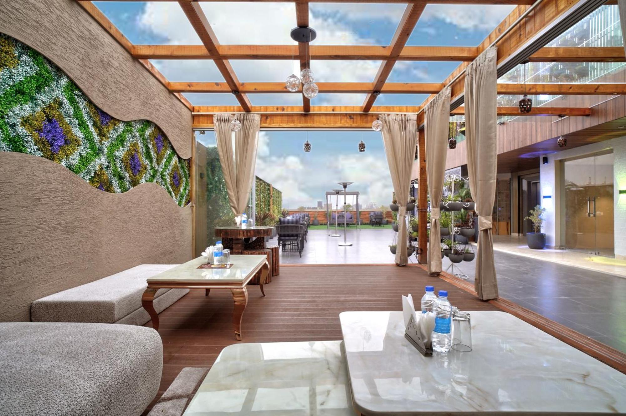 Newly Built Gold The Royal With Rooftop Restaurant - 2Mins Walk From New Delhi Rail Station & 5Mins From Connaught Place Eksteriør bilde