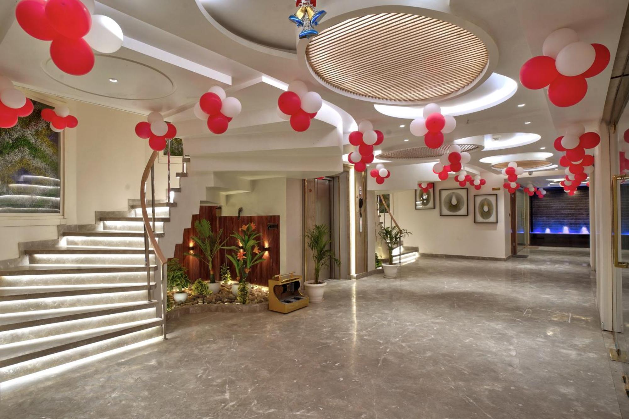 Newly Built Gold The Royal With Rooftop Restaurant - 2Mins Walk From New Delhi Rail Station & 5Mins From Connaught Place Eksteriør bilde
