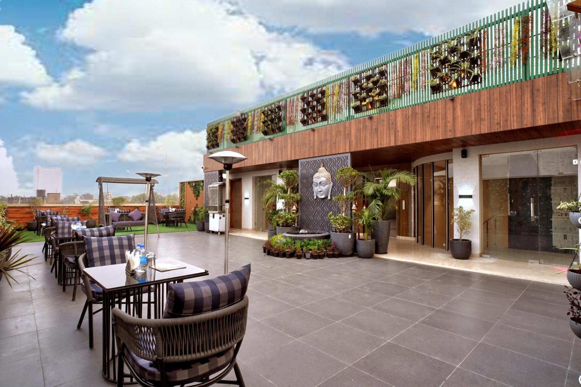 Newly Built Gold The Royal With Rooftop Restaurant - 2Mins Walk From New Delhi Rail Station & 5Mins From Connaught Place Eksteriør bilde