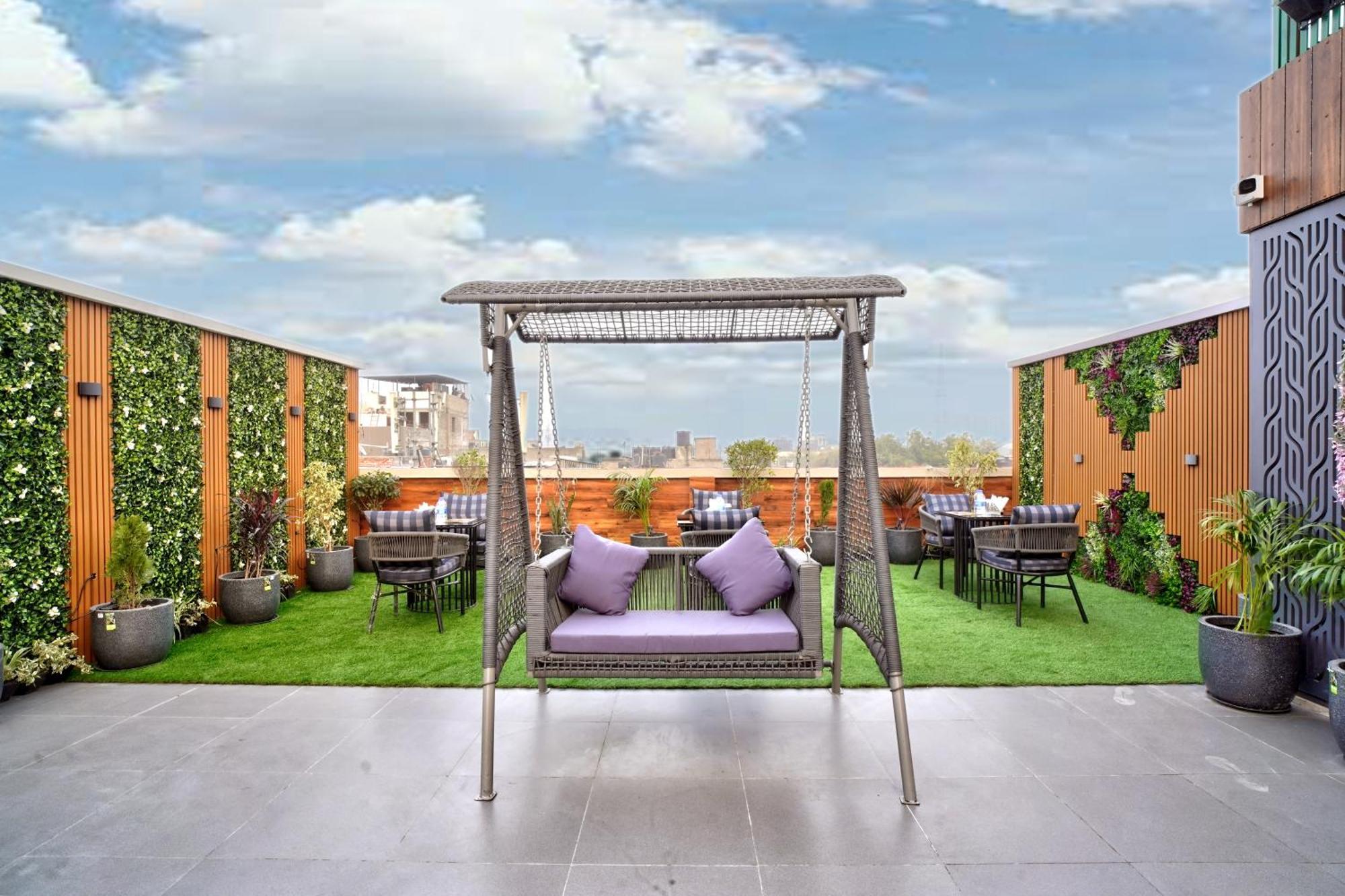 Newly Built Gold The Royal With Rooftop Restaurant - 2Mins Walk From New Delhi Rail Station & 5Mins From Connaught Place Eksteriør bilde