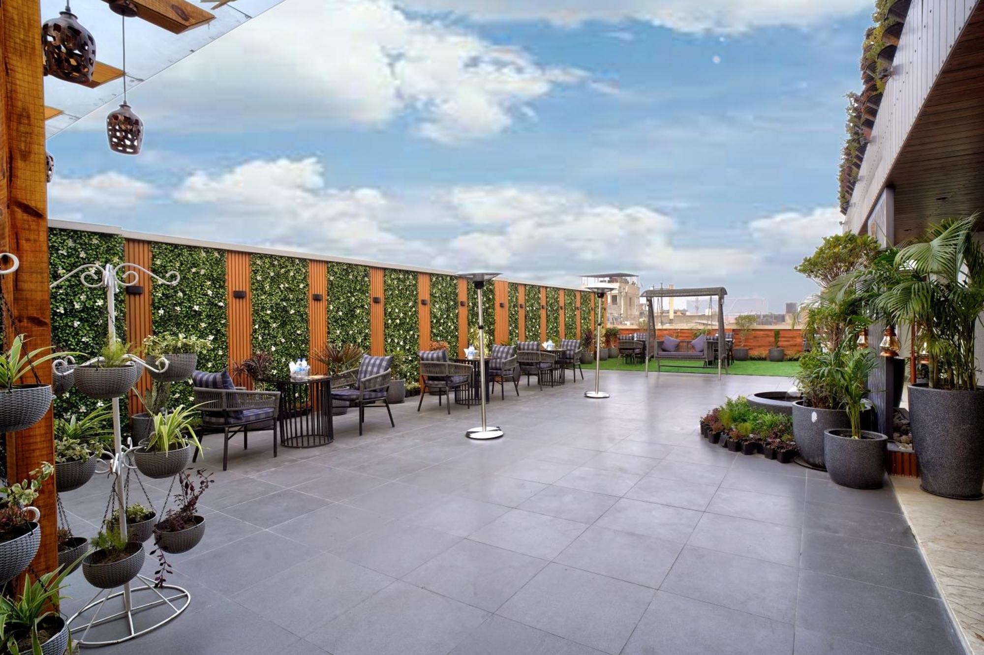 Newly Built Gold The Royal With Rooftop Restaurant - 2Mins Walk From New Delhi Rail Station & 5Mins From Connaught Place Eksteriør bilde
